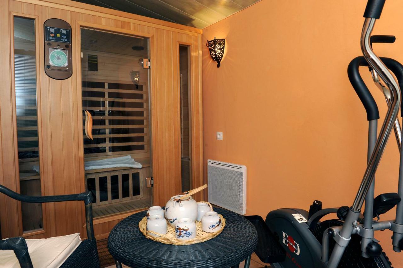 La Chambre D'Amis La Costignieres Montgueux Exterior photo