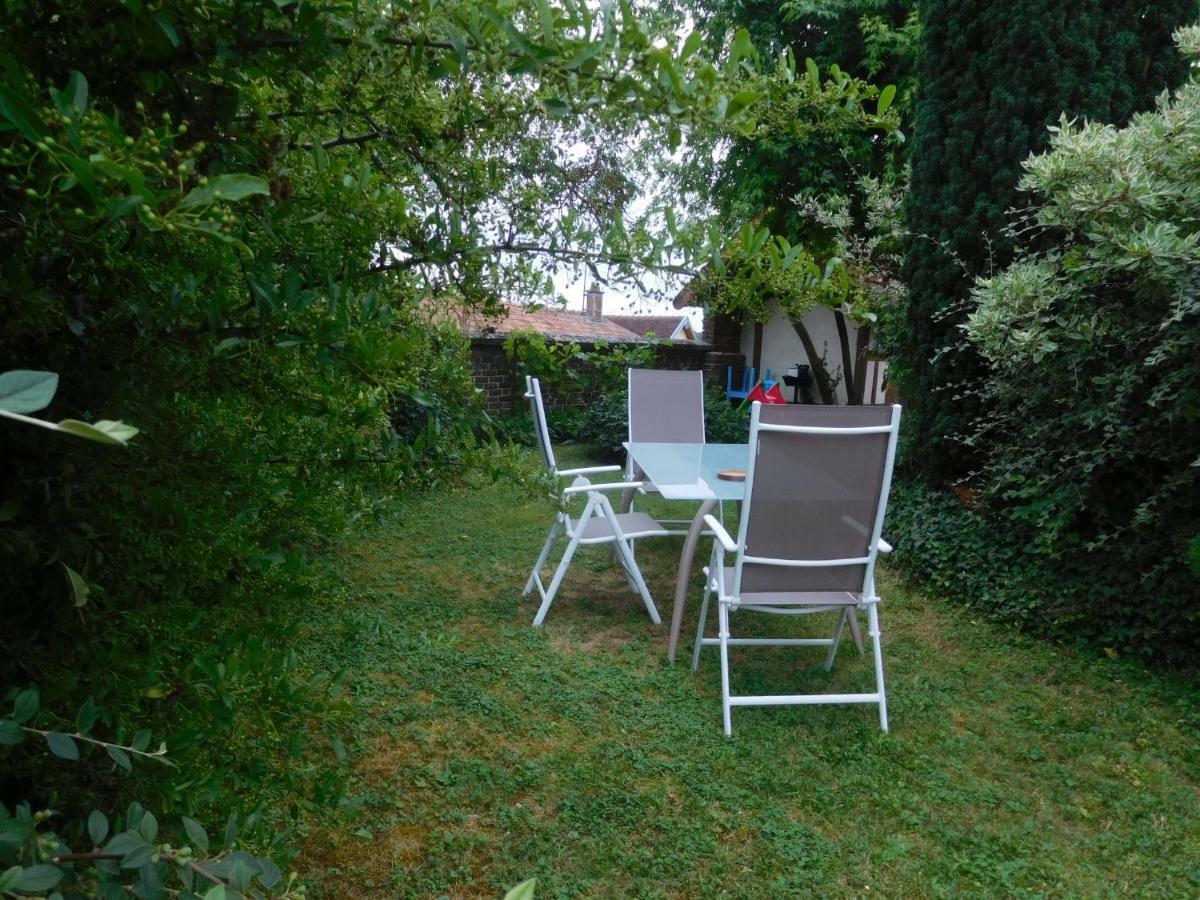 La Chambre D'Amis La Costignieres Montgueux Exterior photo
